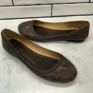 Frye Carson Ballet Flats for Women Featuring Premium Tumbled Leather 7.5